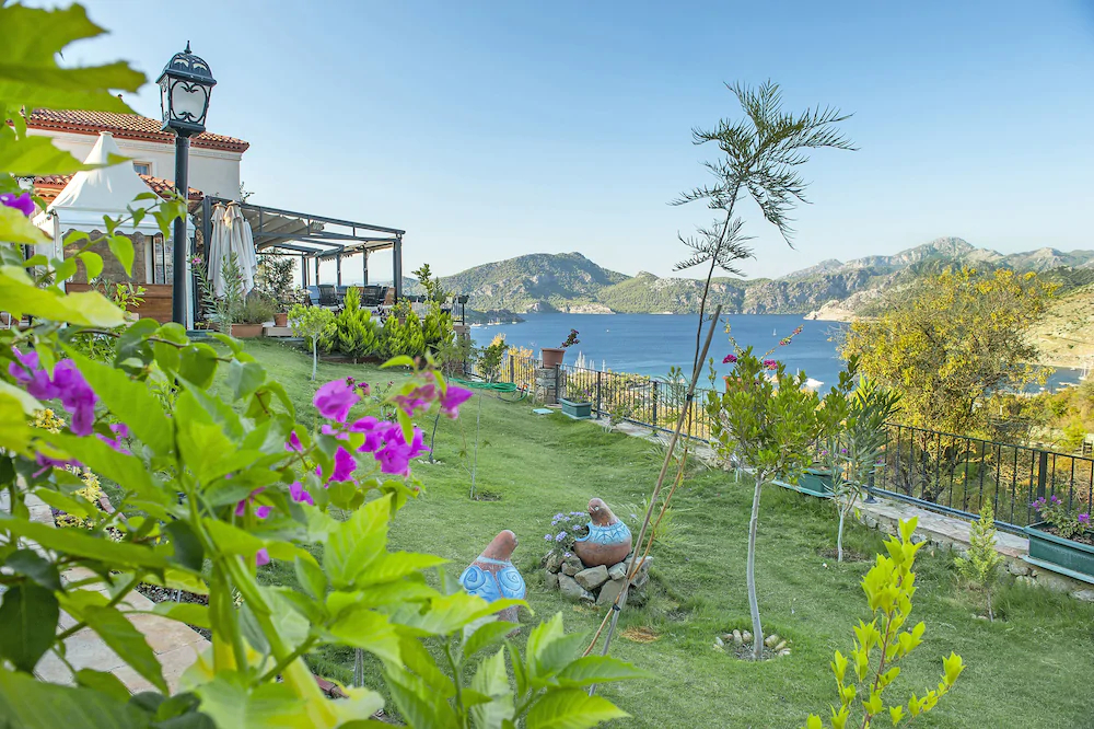 Swan Lake Boutique Hotel