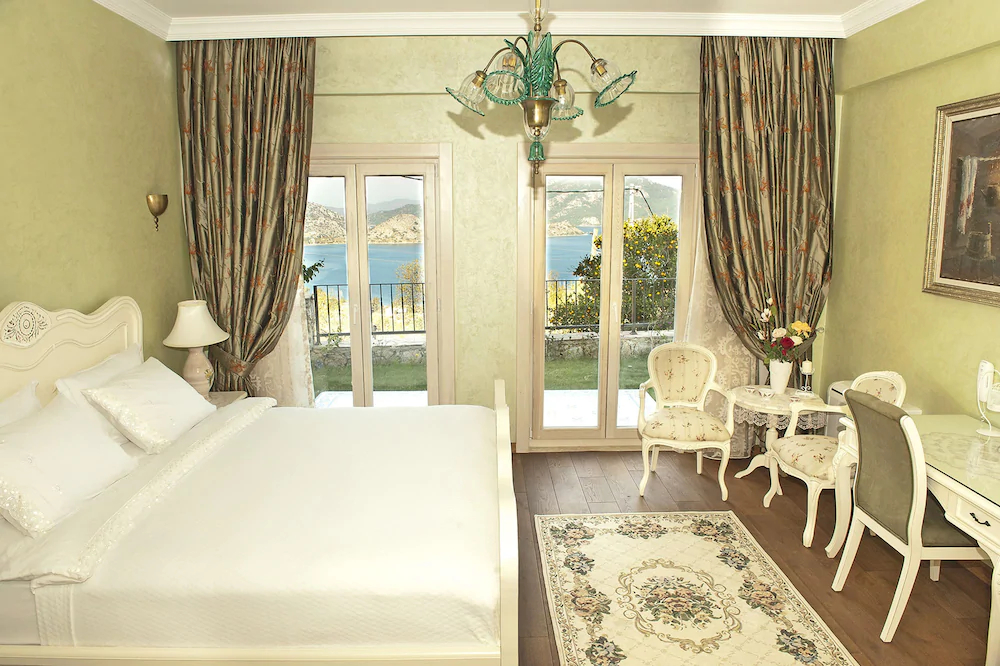 Swan Lake Boutique Hotel