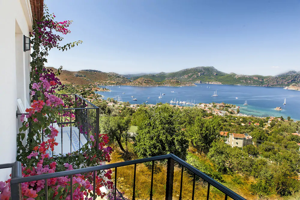 Swan Lake Boutique Hotel