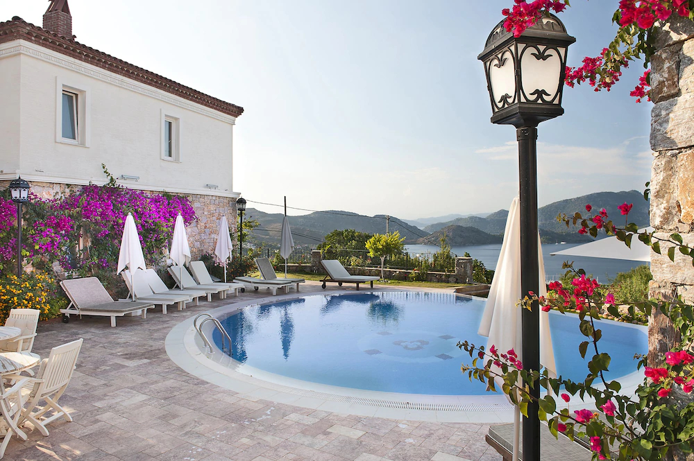 Swan Lake Boutique Hotel
