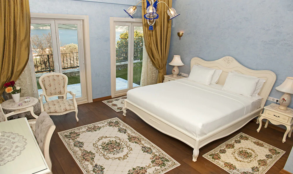 Swan Lake Boutique Hotel