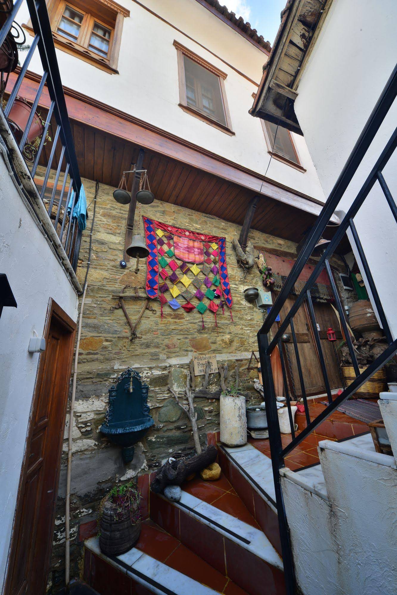 Sihirbazin Evi