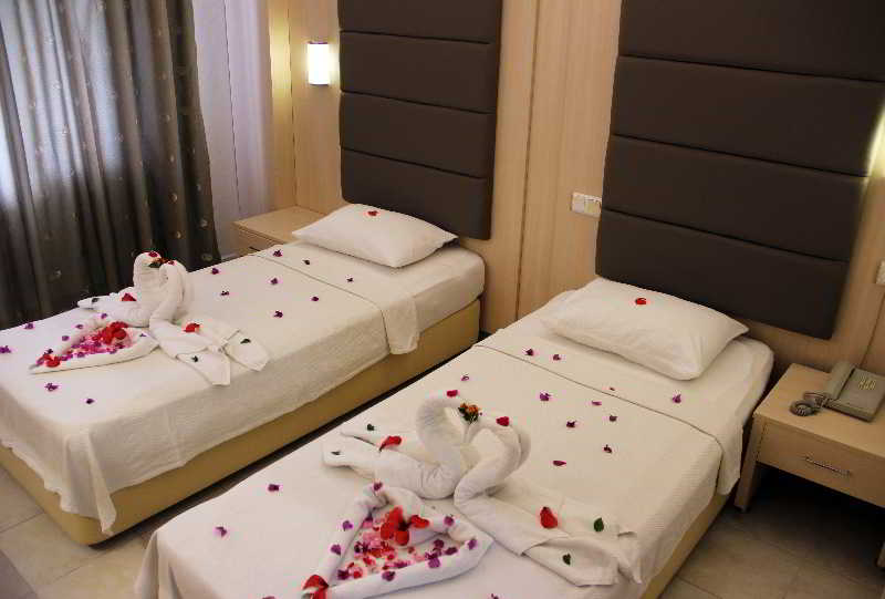 Özcan Beach Hotel