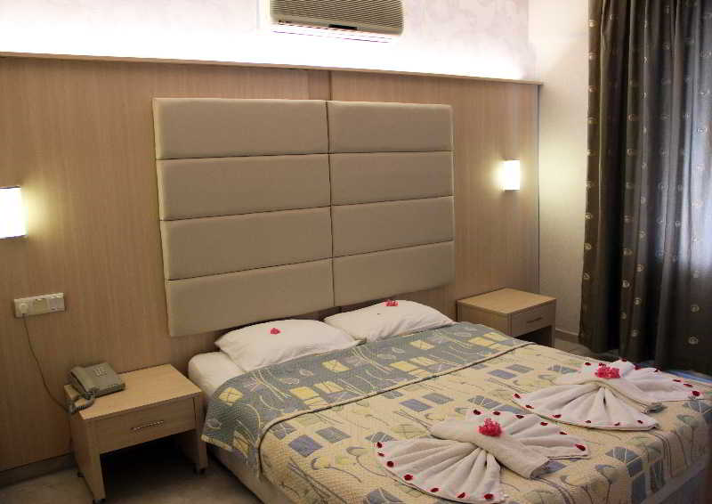 Özcan Beach Hotel
