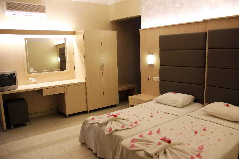Özcan Beach Hotel