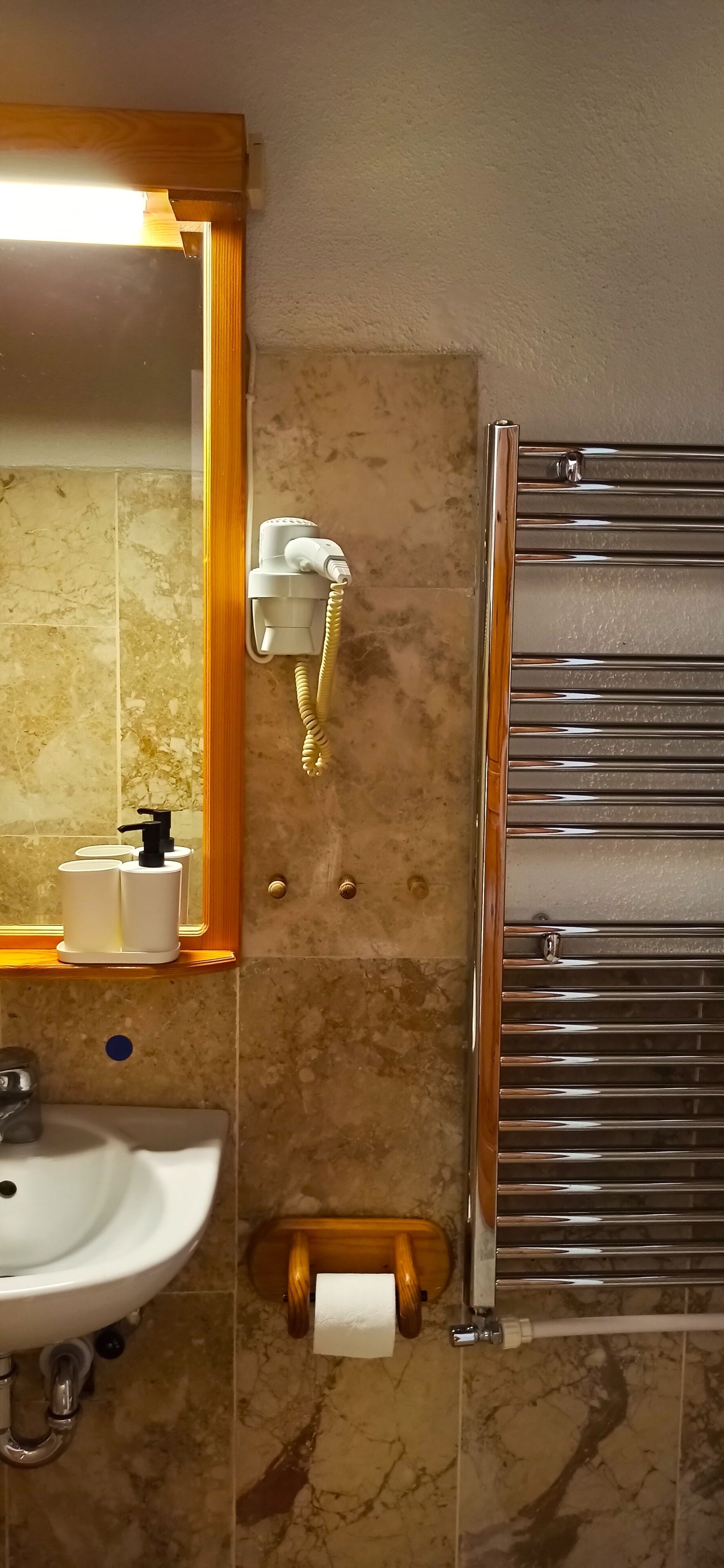 Swiss Eviniz Hotel
