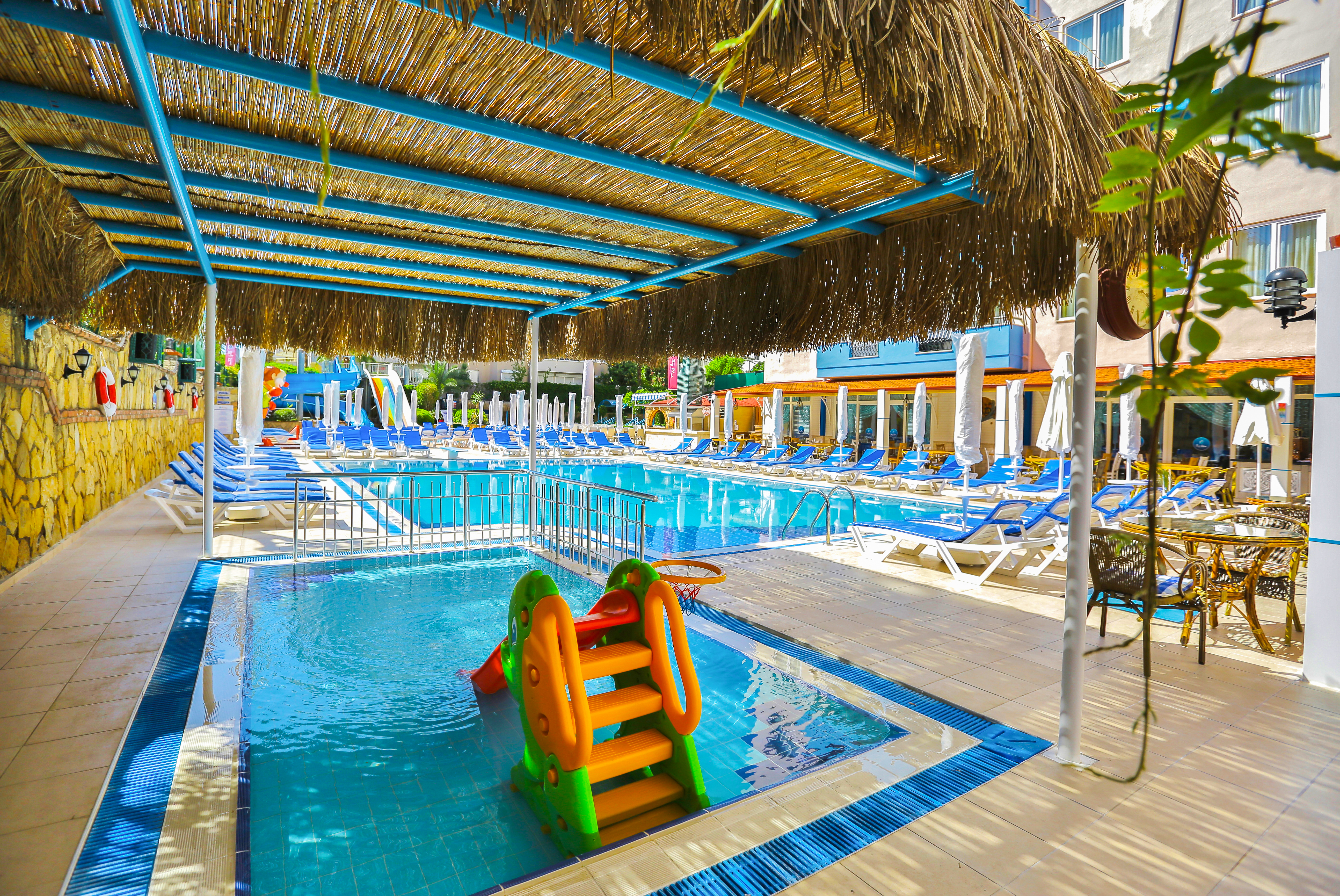 Club Big Blue Suite Hotel