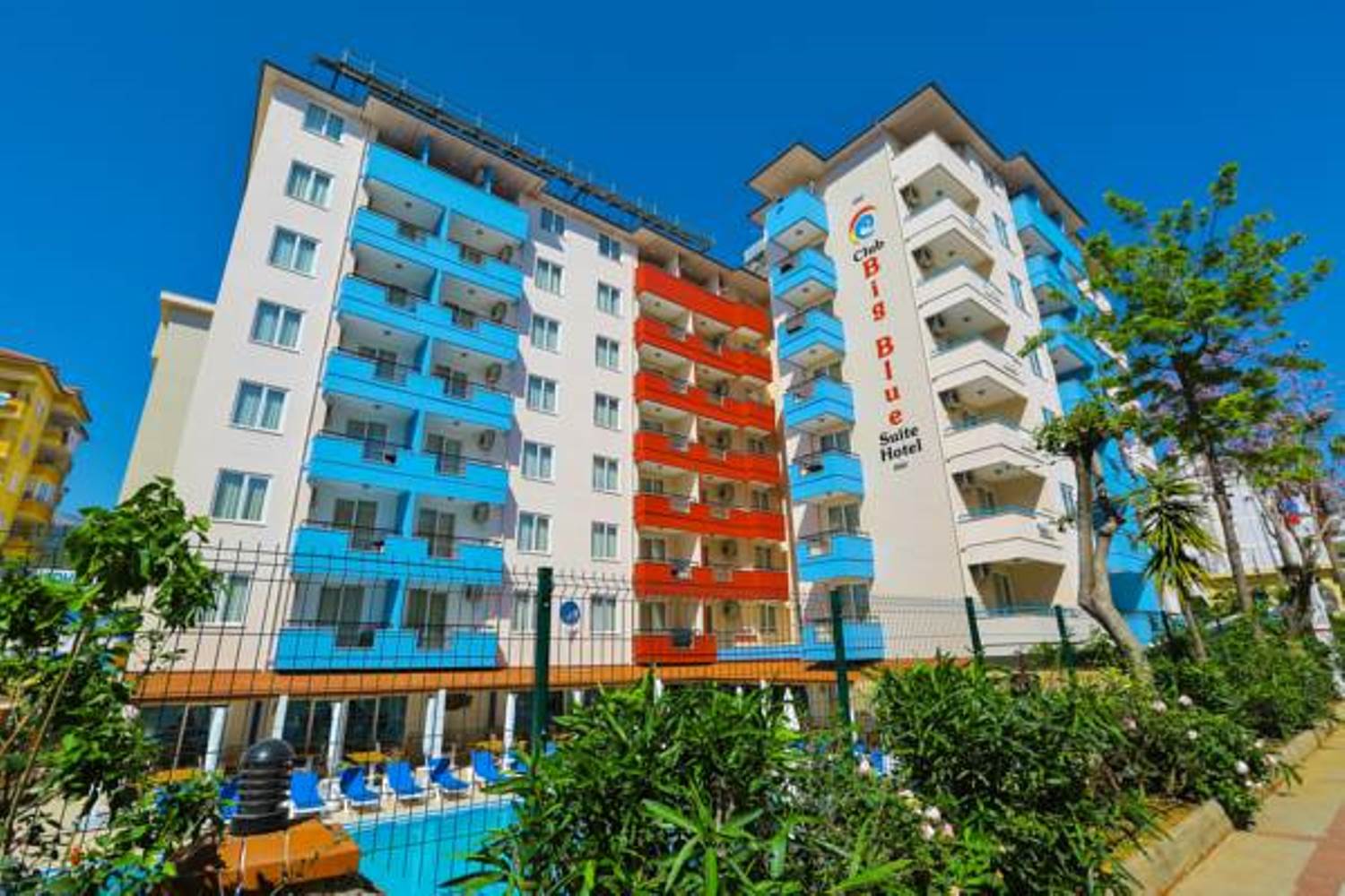 Club Big Blue Suite Hotel