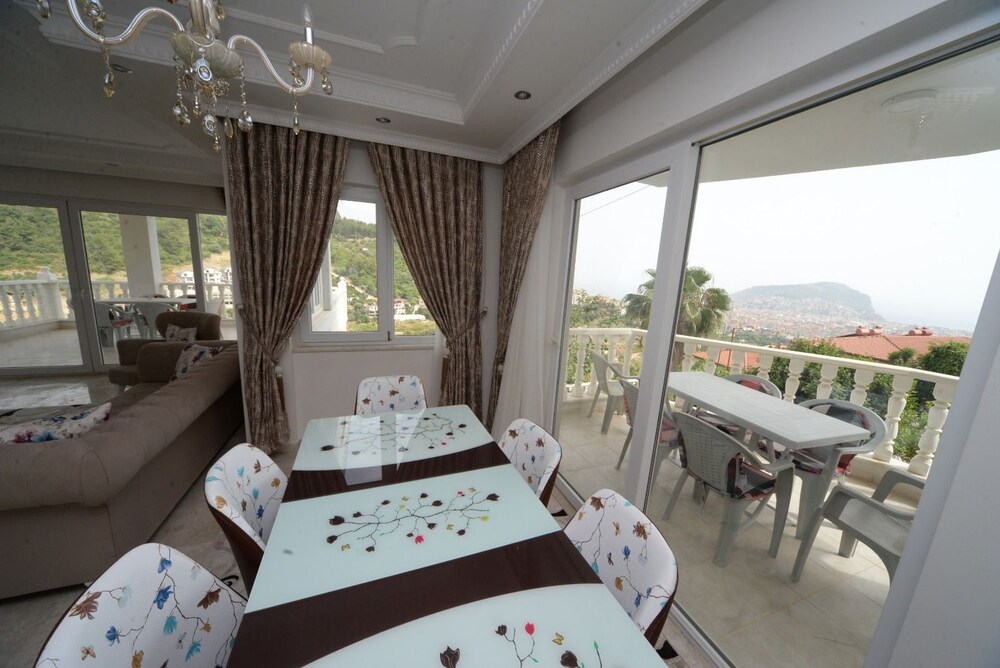 Emre Residence
