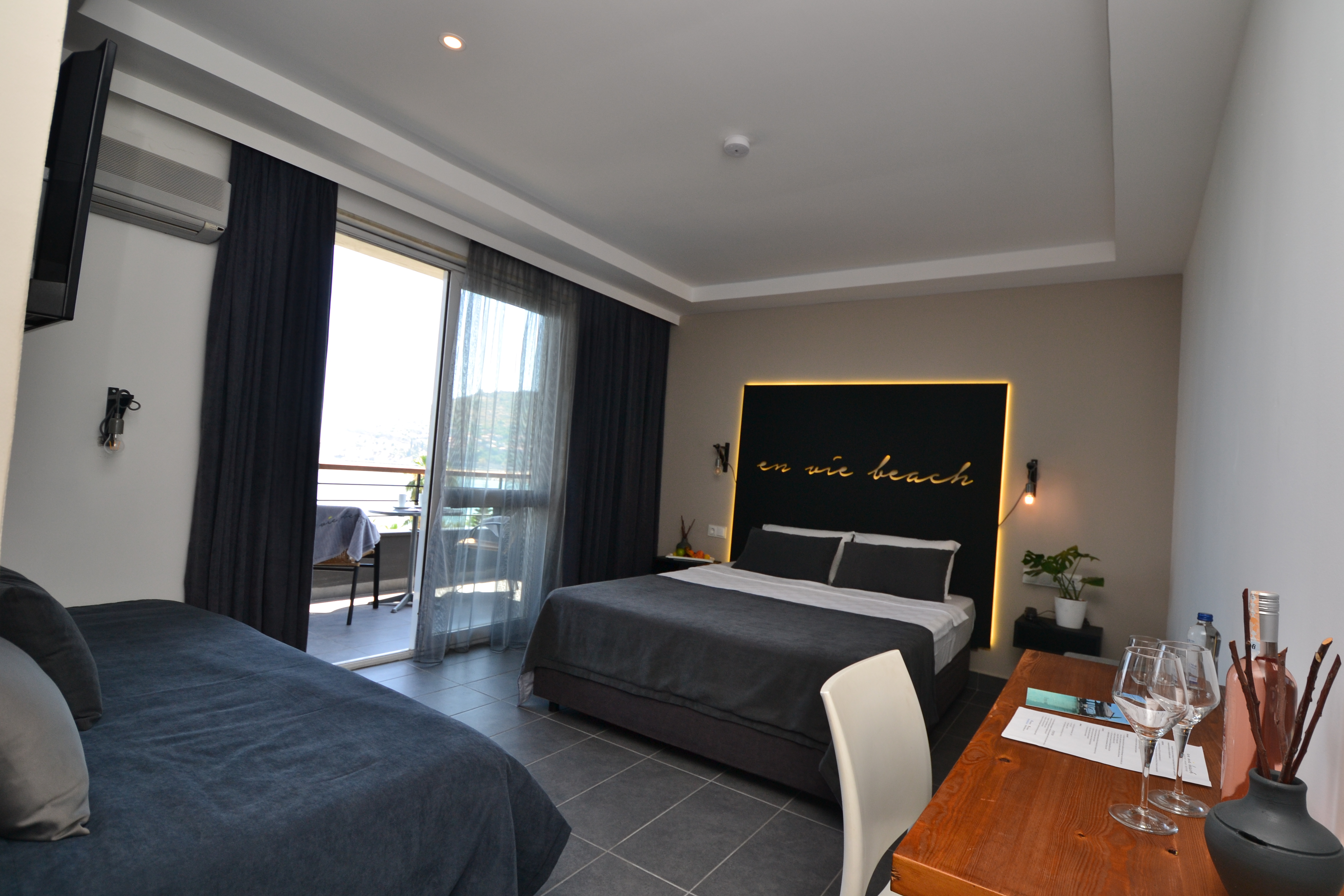 En Vie Beach Boutique Hotel