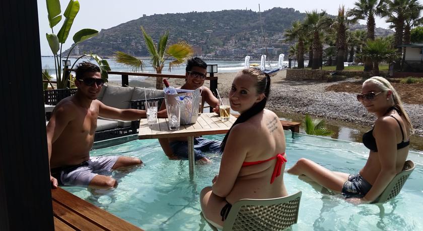 En Vie Beach Boutique Hotel