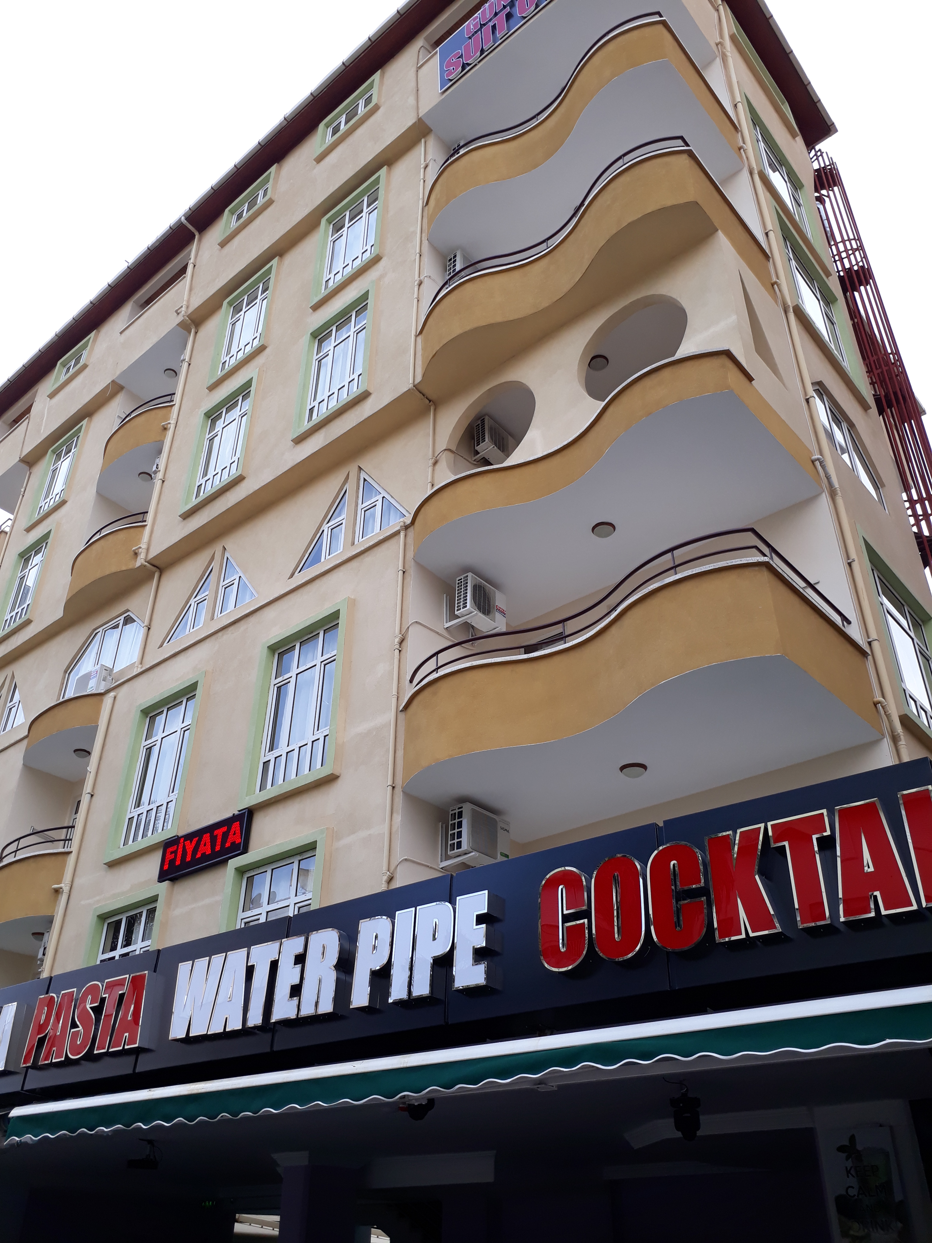 Larsen's Suit Hotel