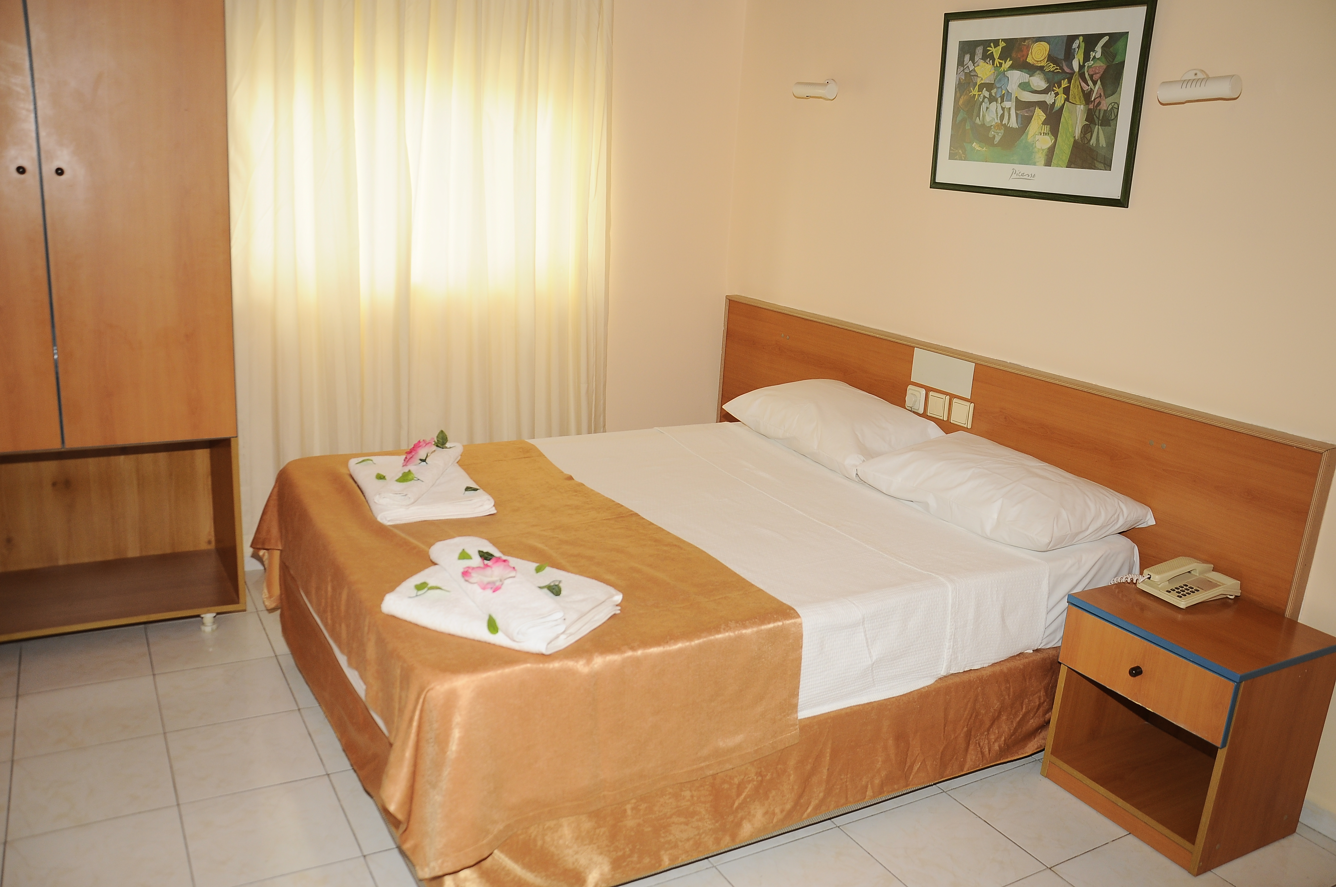 Larsen's Suit Hotel