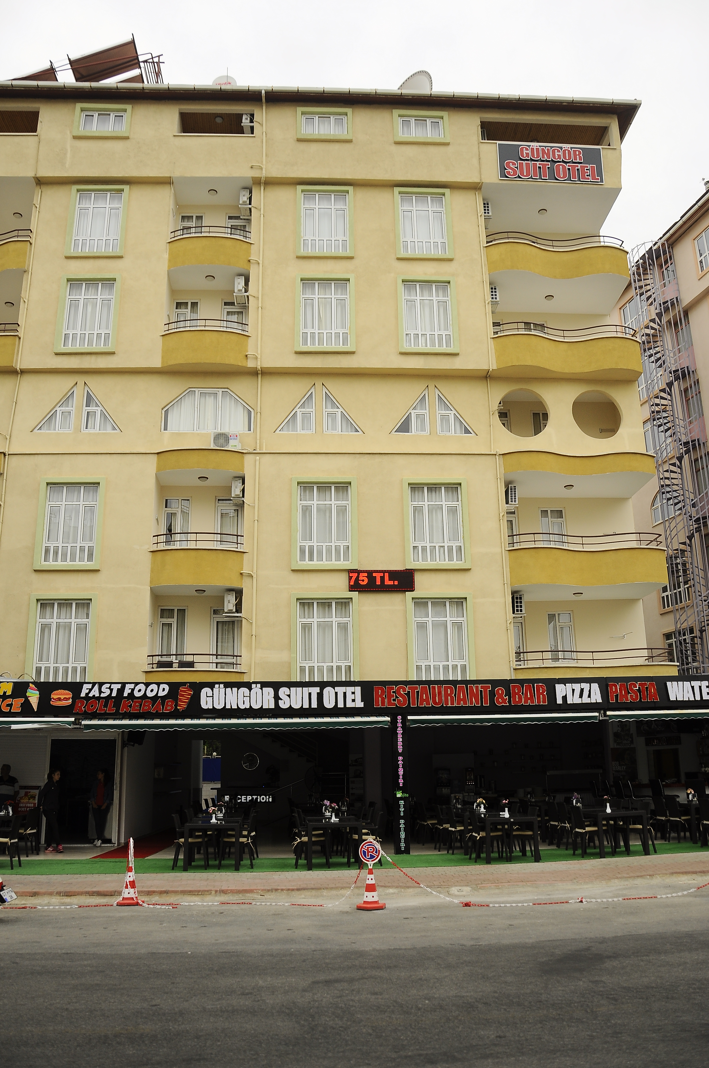 Larsen's Suit Hotel