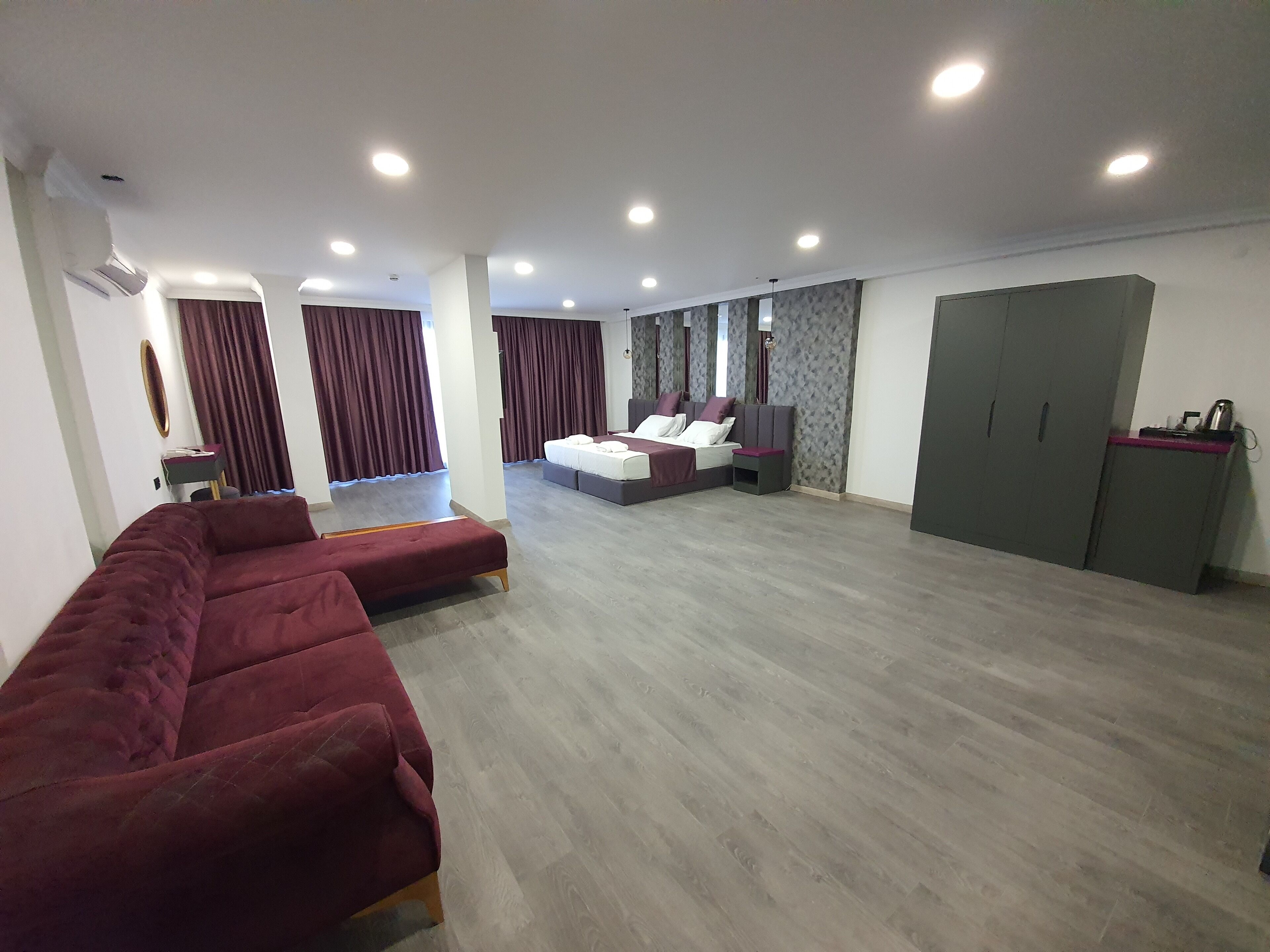 Karikatur Bi Hotel