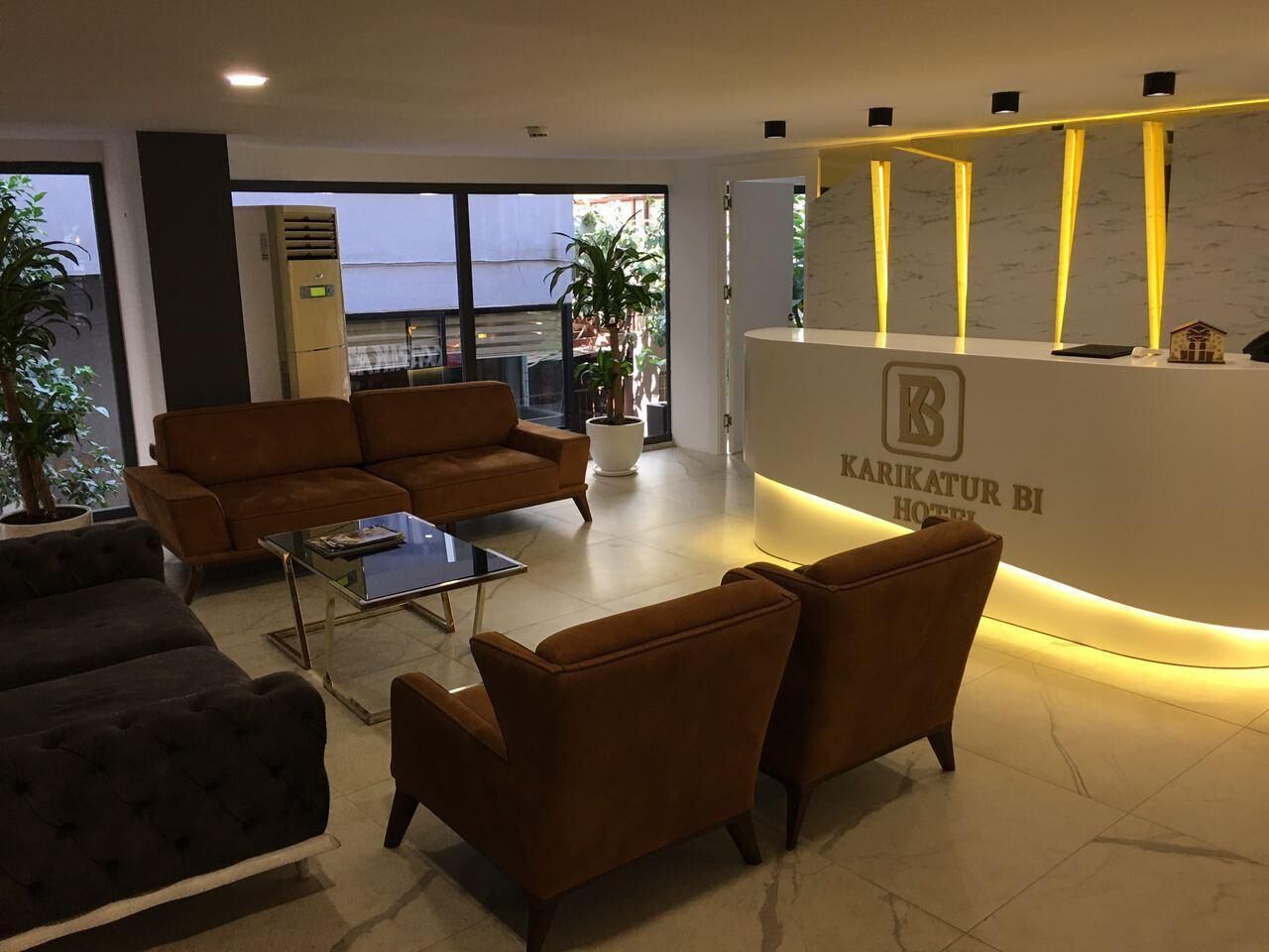 Karikatur Bi Hotel
