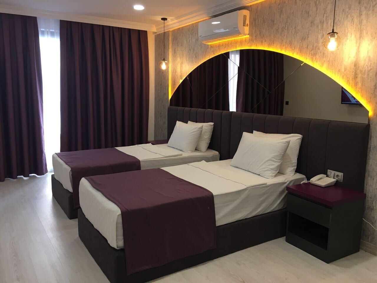 Karikatur Bi Hotel