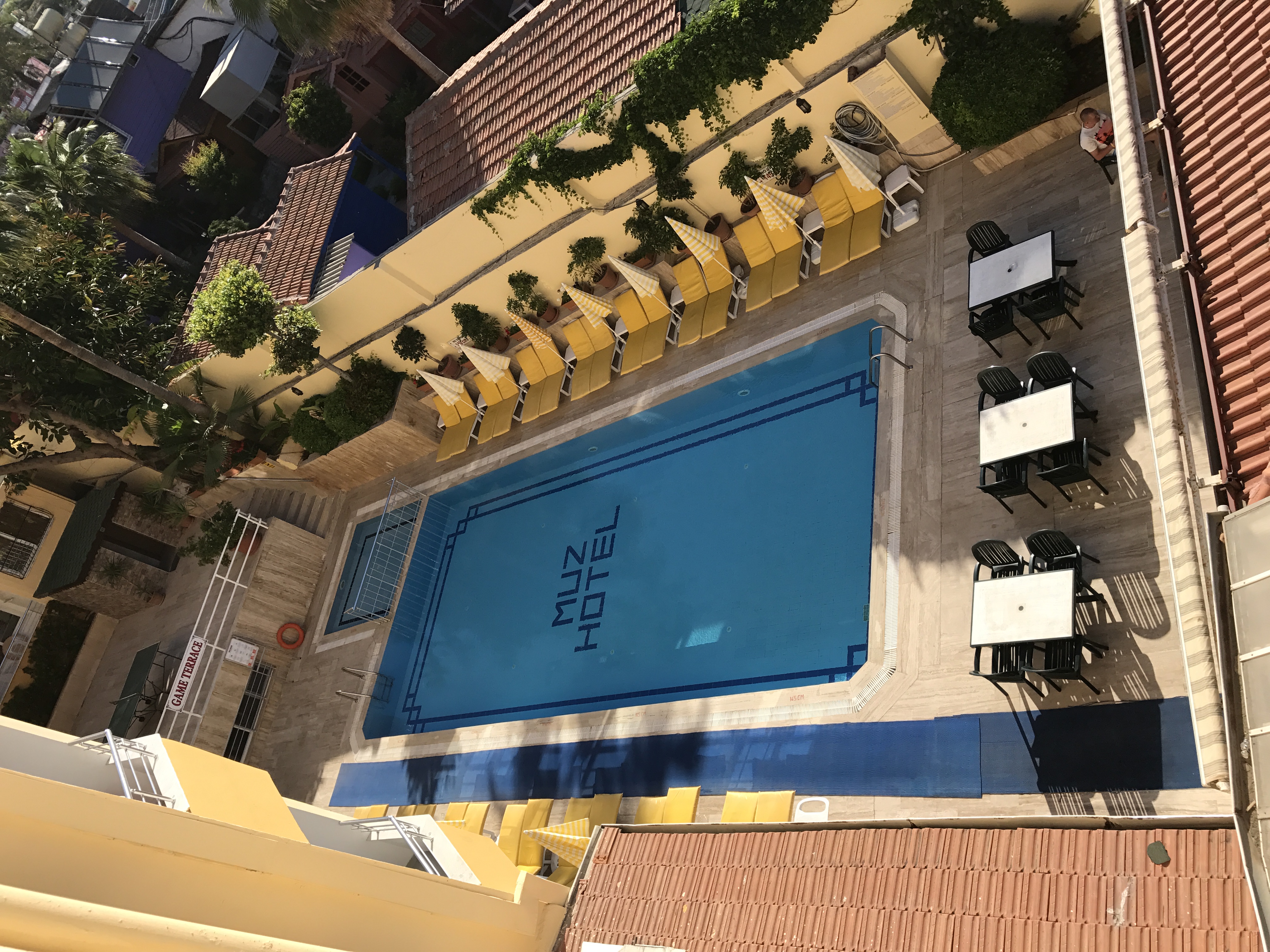 Muz Hotel