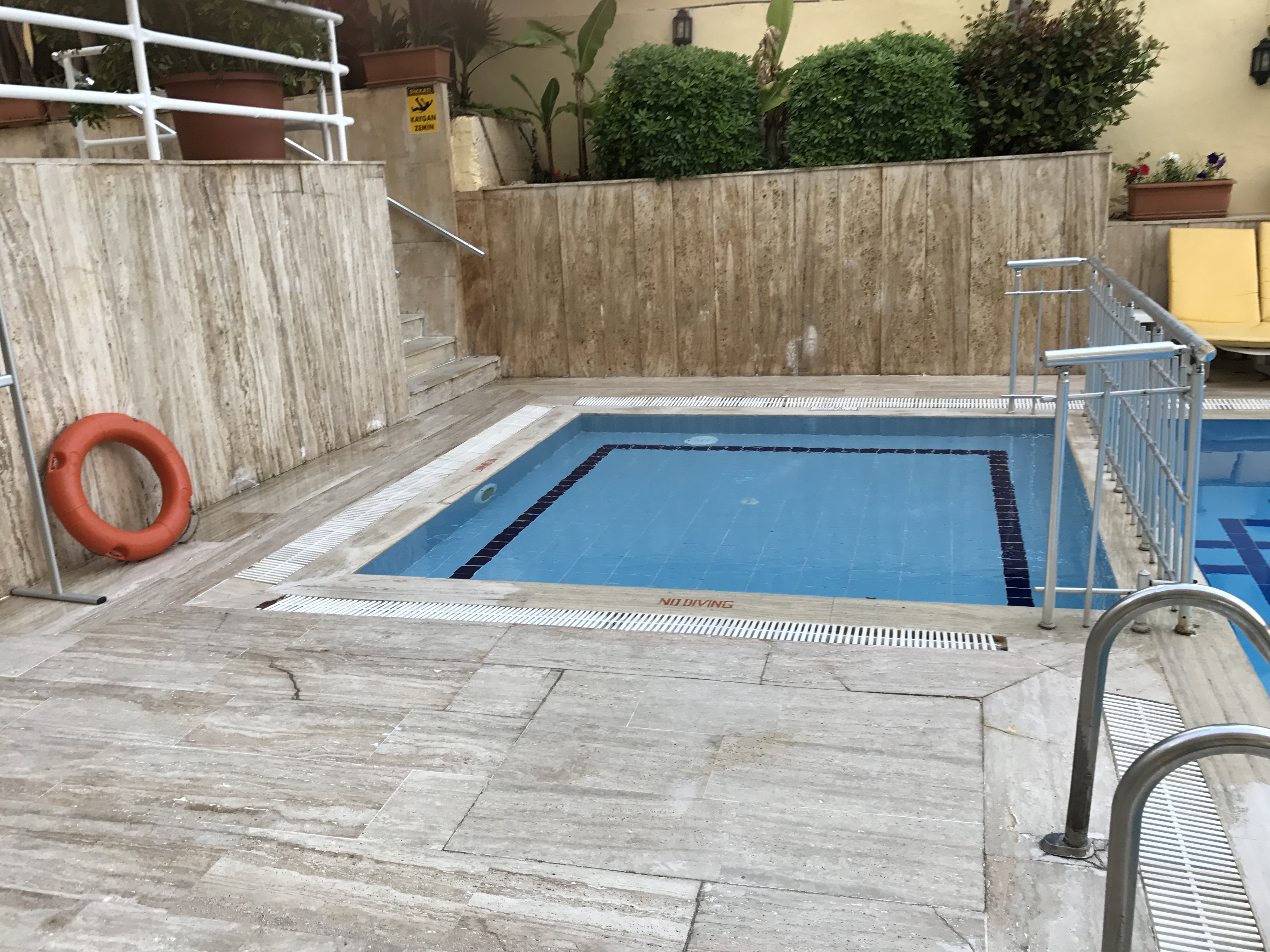 Muz Hotel