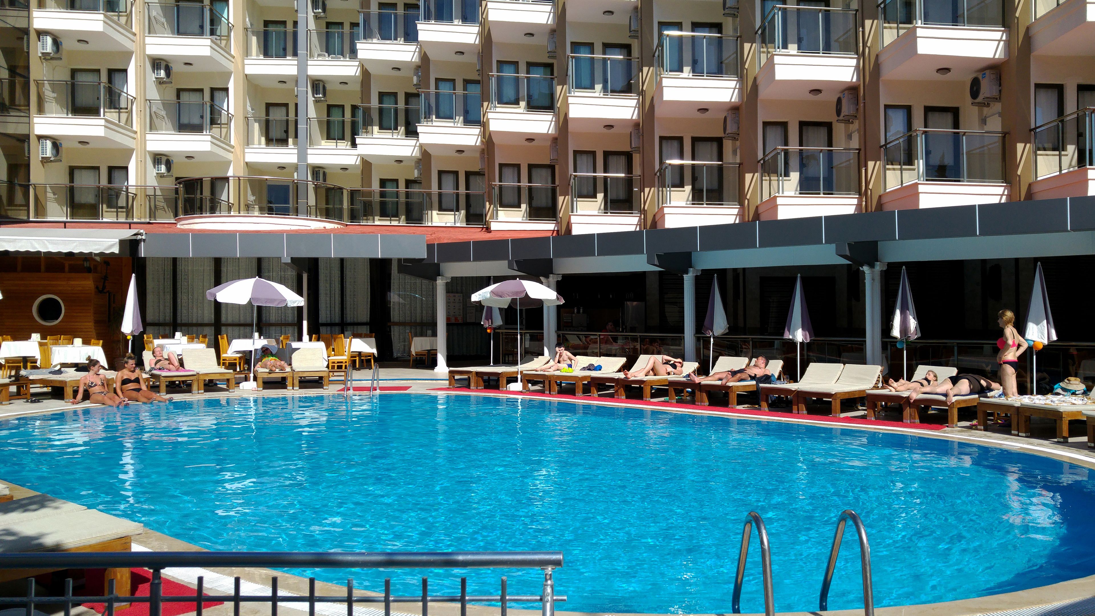 Monte Carlo Hotel