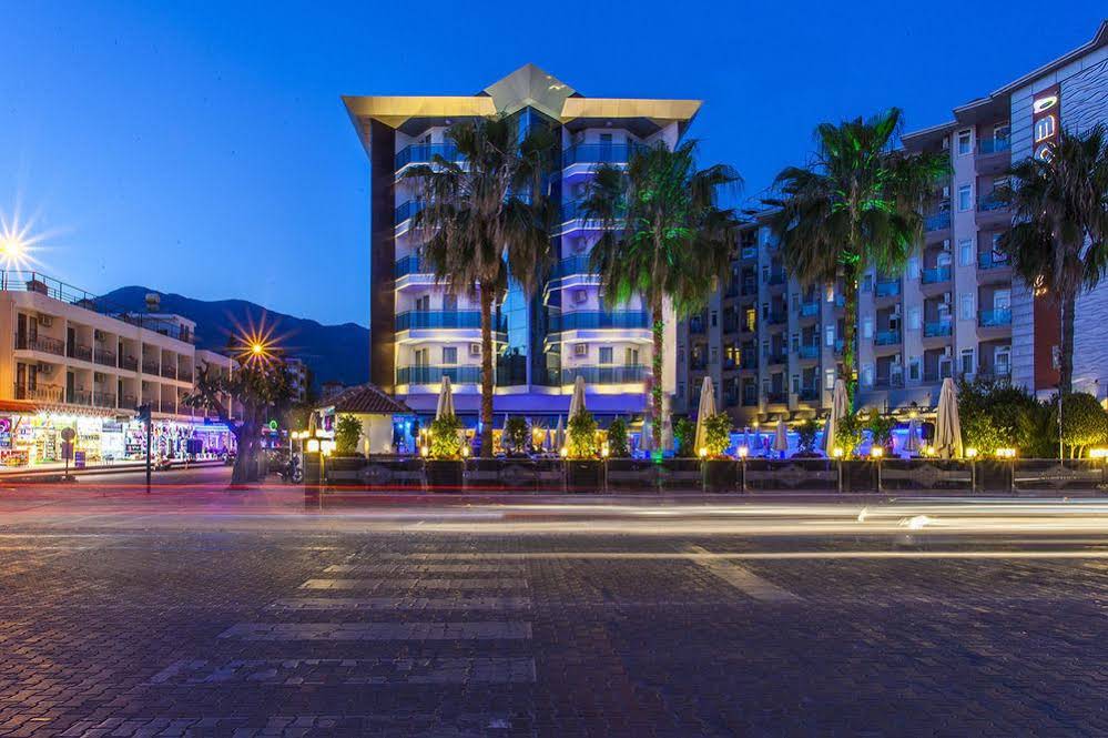 Parador Beach Hotel
