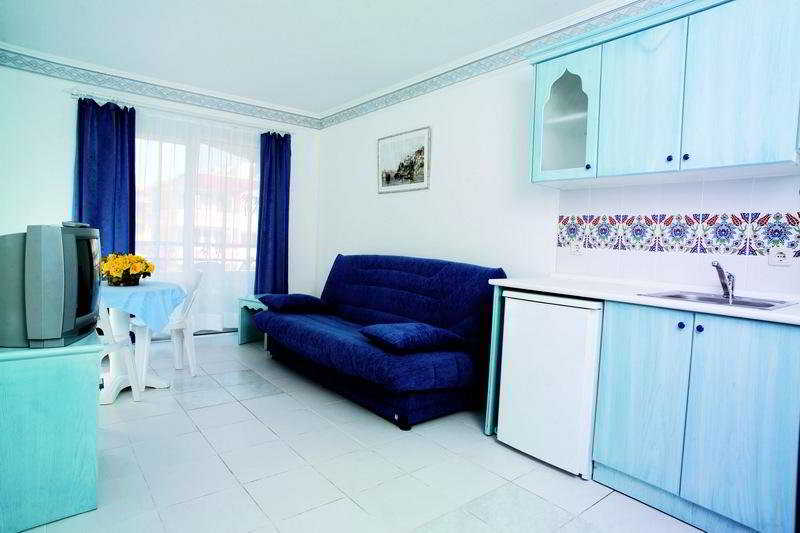 Mesut Hotel Family