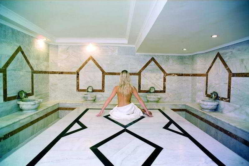 Mesut Hotel Family