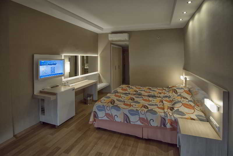 Riviera Hotel & Spa