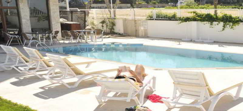 Lucky Monkey Hotel
