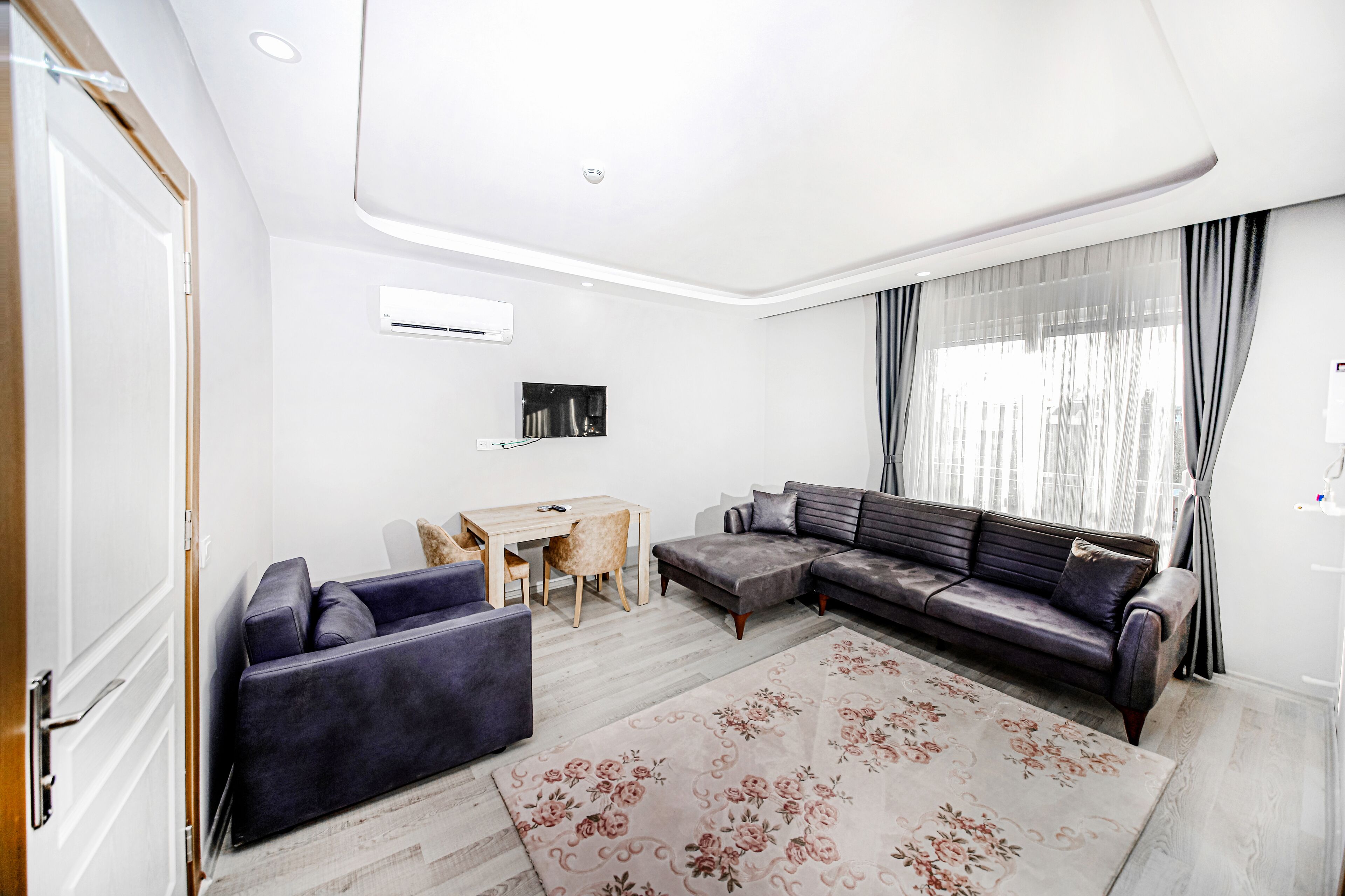 Adam Apart Hotel 2