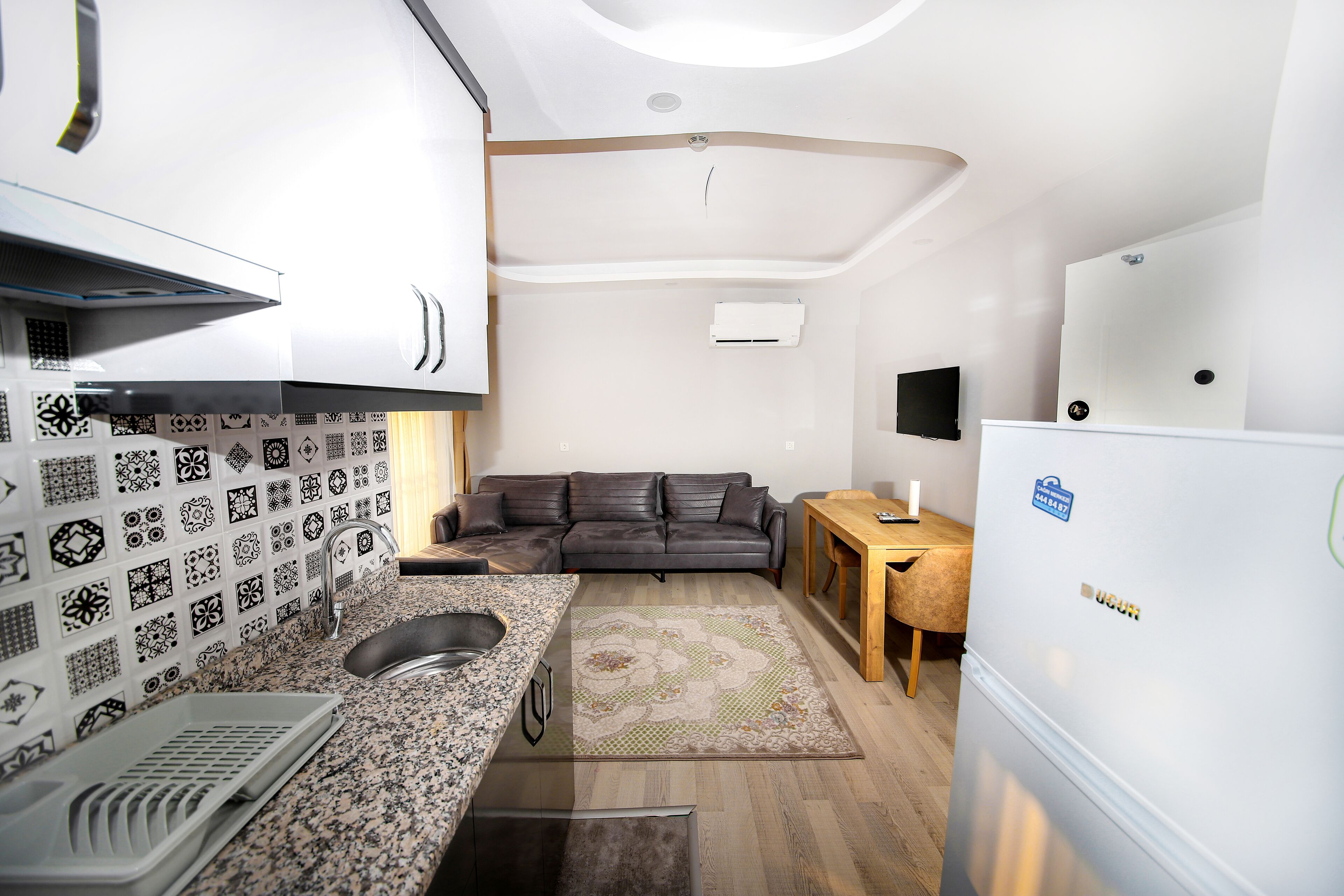 Adam Apart Hotel 2
