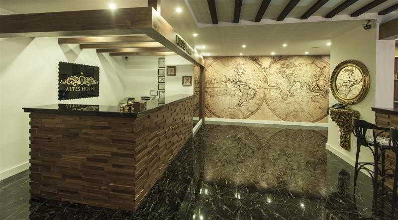 Golda Hotel