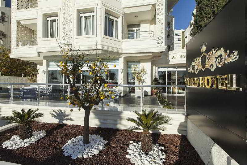Golda Hotel
