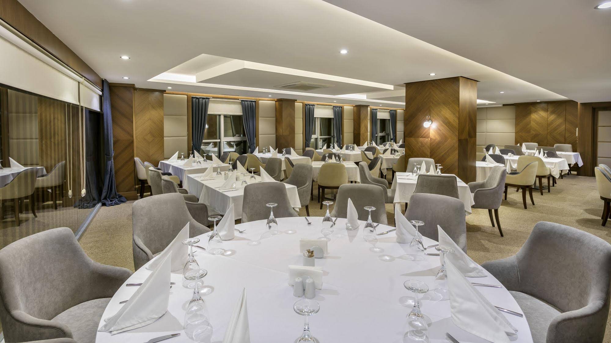 B Business Hotel & Spa