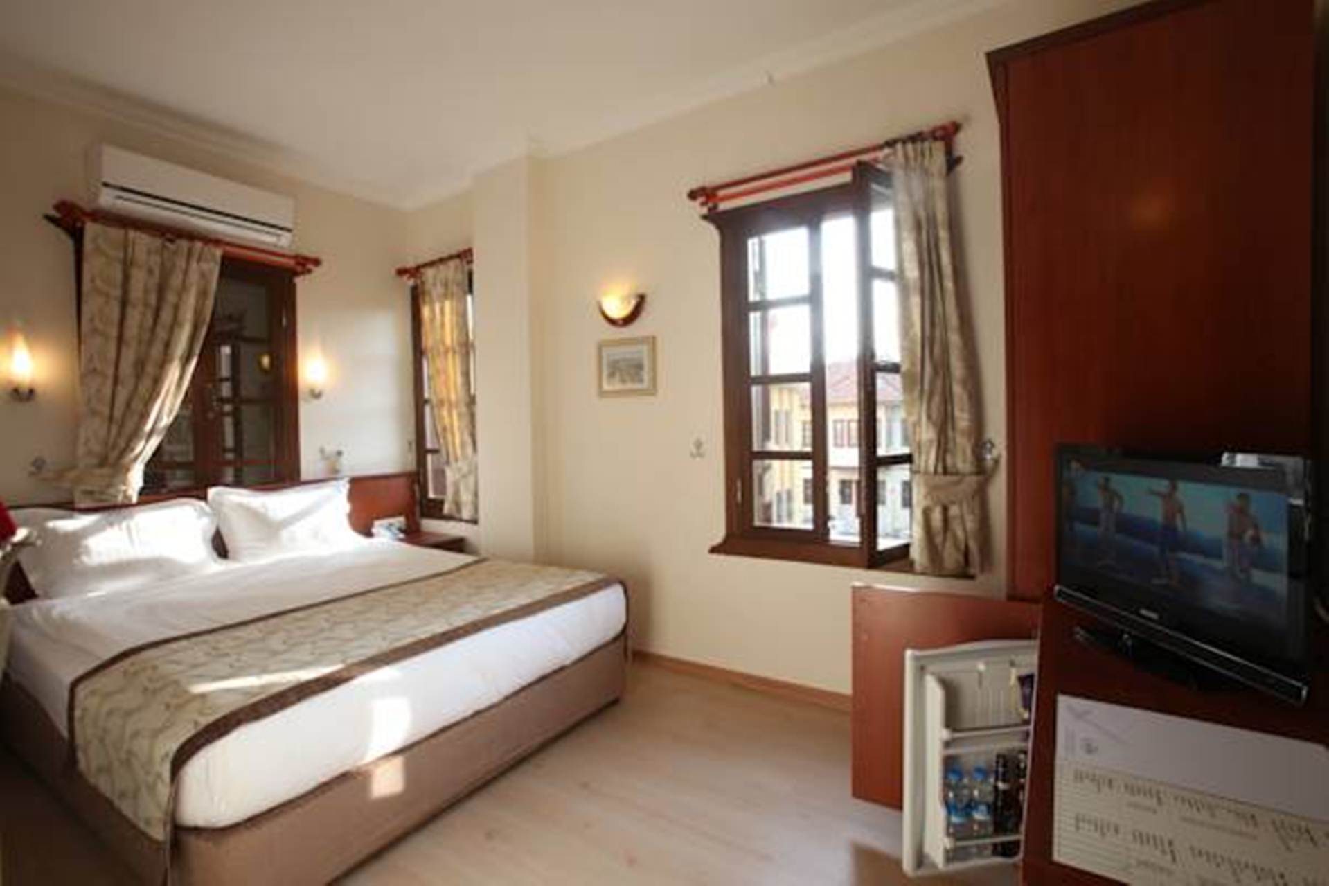 Castle Old Town Hotel