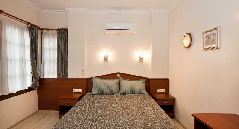 Castle Old Town Hotel
