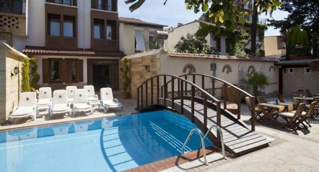 Castle Old Town Hotel