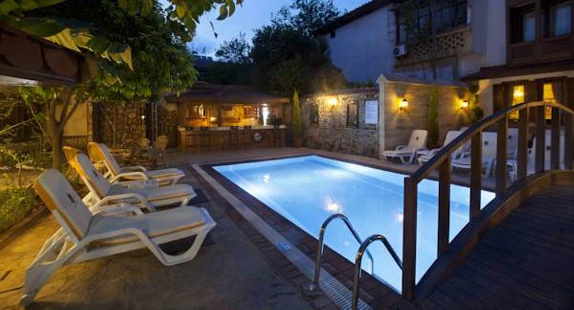 Castle Old Town Hotel