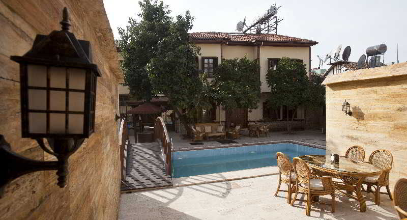 Castle Old Town Hotel