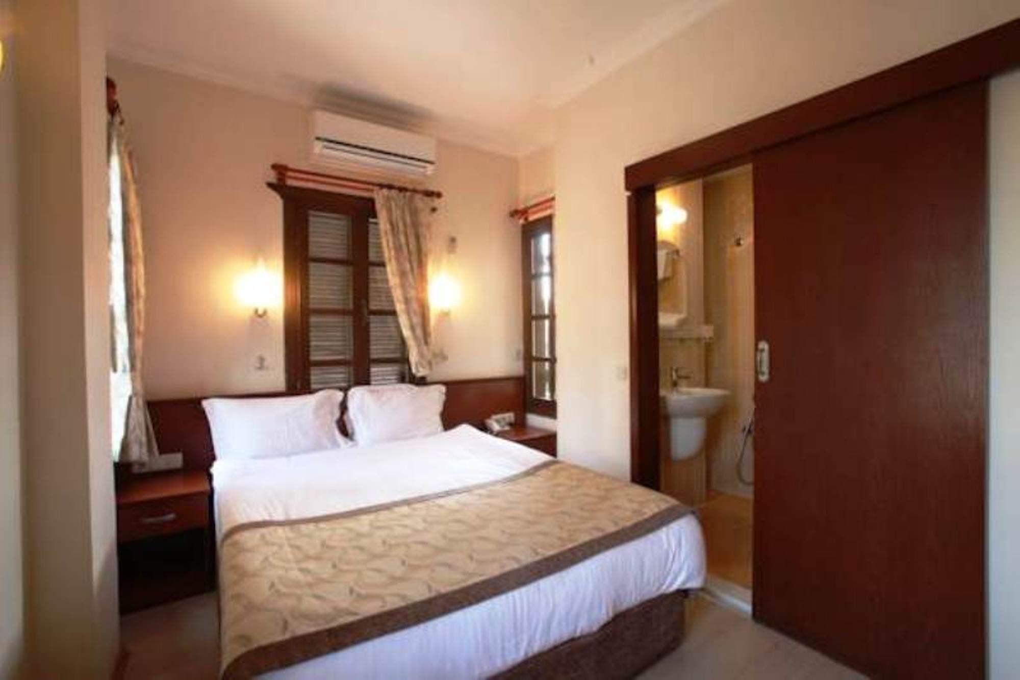 Castle Old Town Hotel