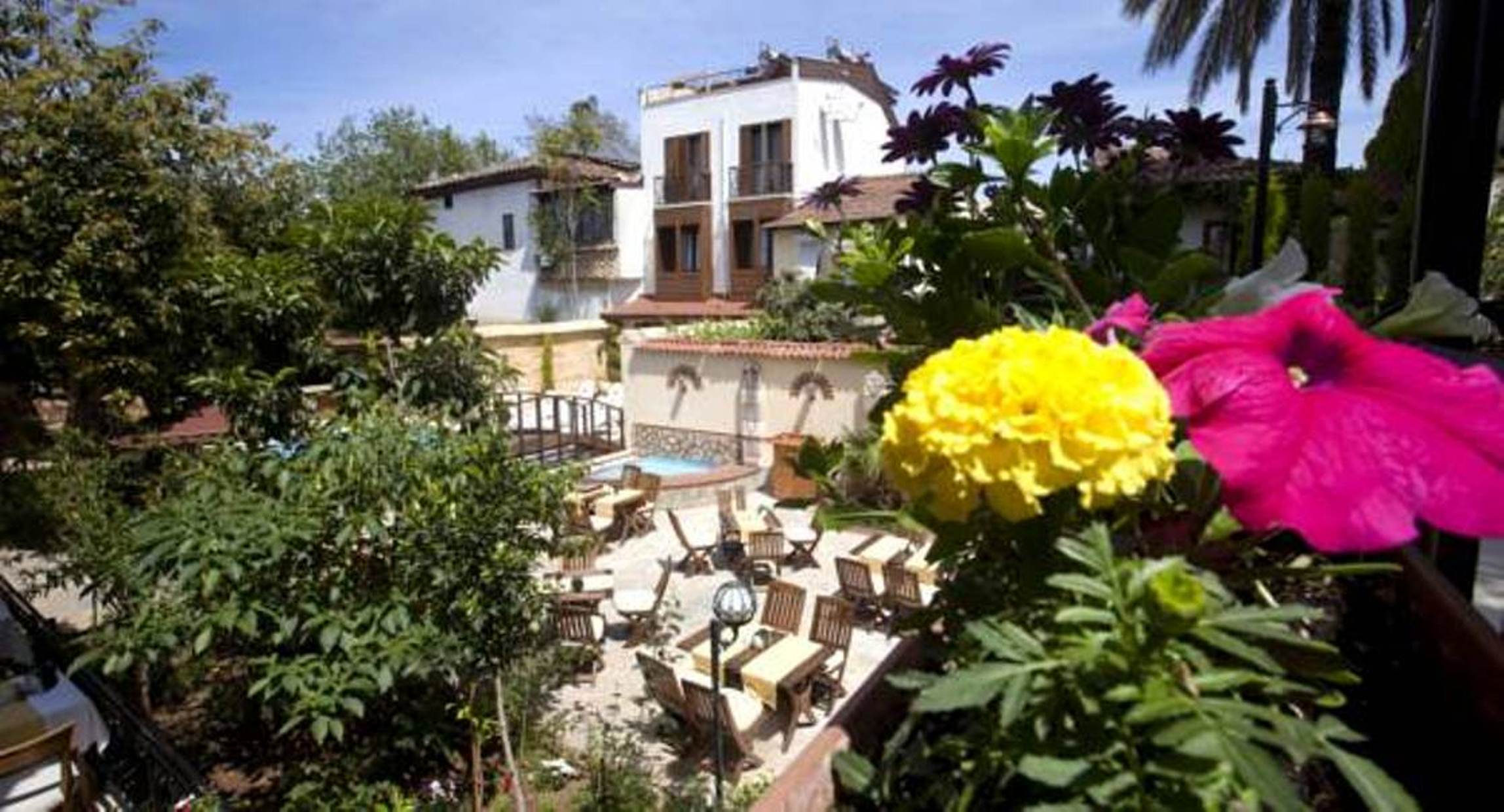 Castle Old Town Hotel