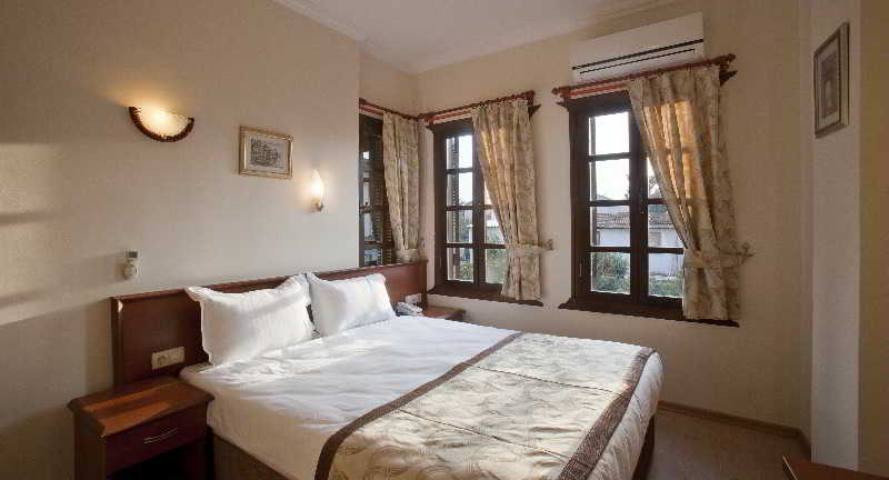 Castle Old Town Hotel