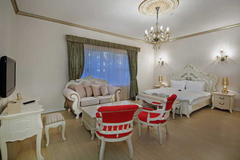 Elegance East Hotel