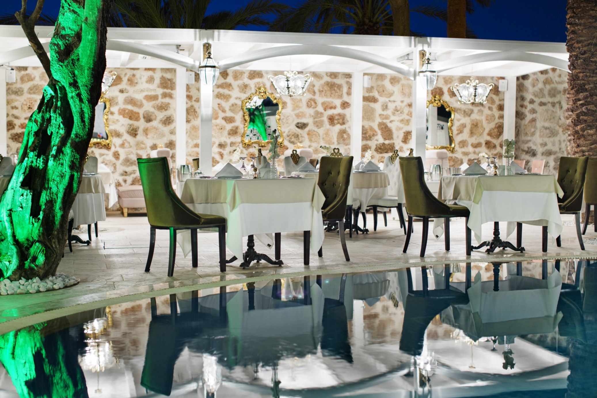 Elegance East Hotel