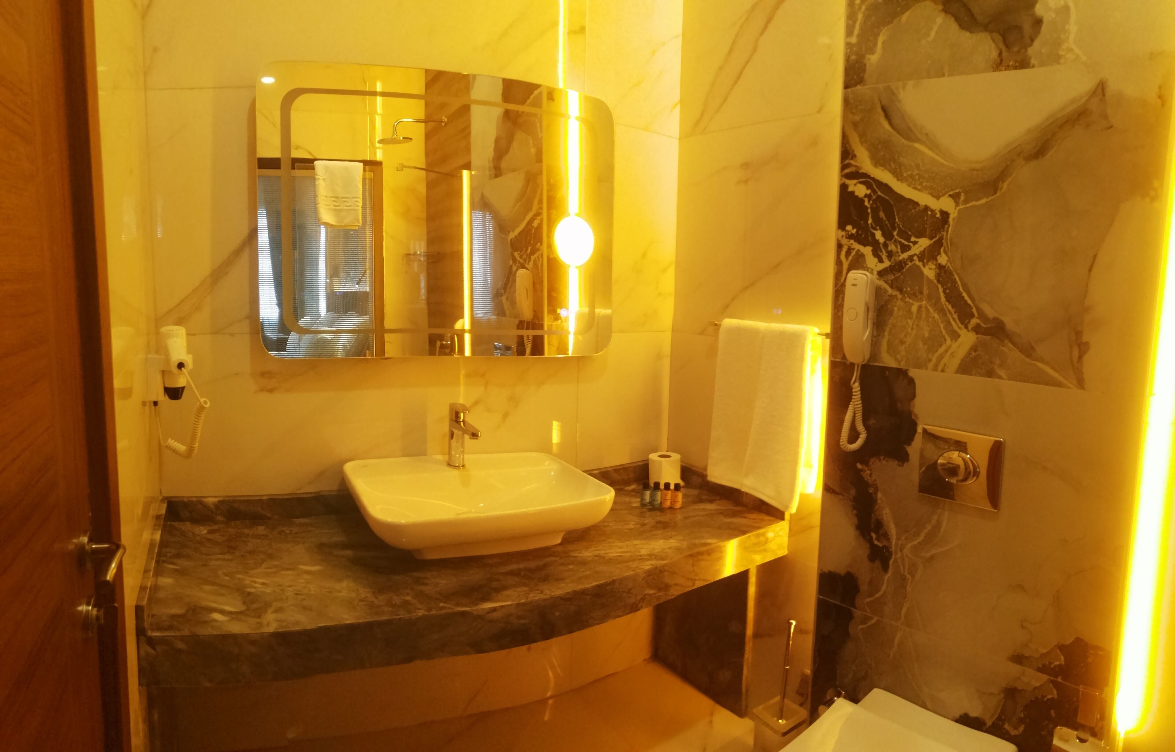 Isnova Hotel