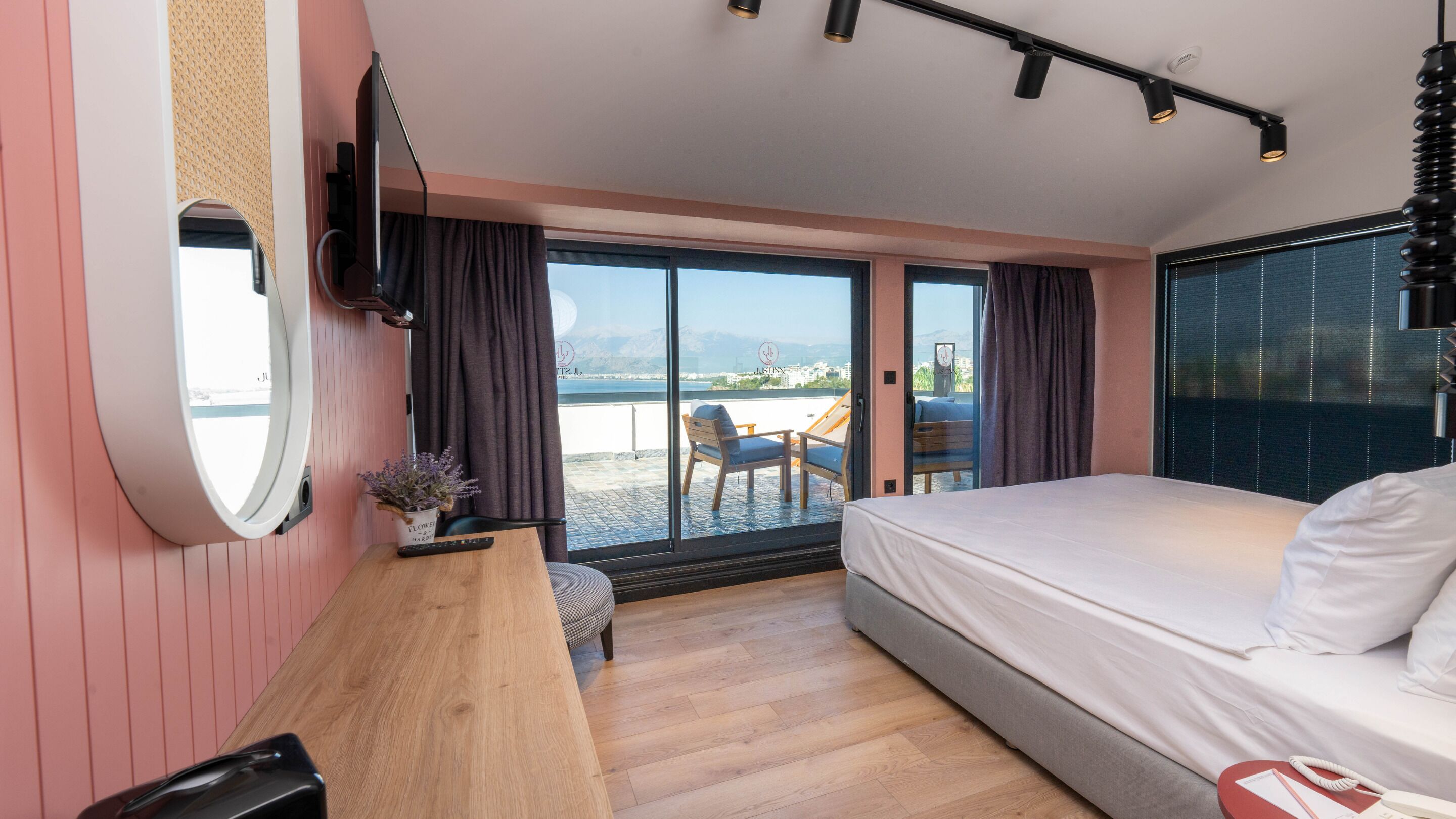 Just Inn City Hotel