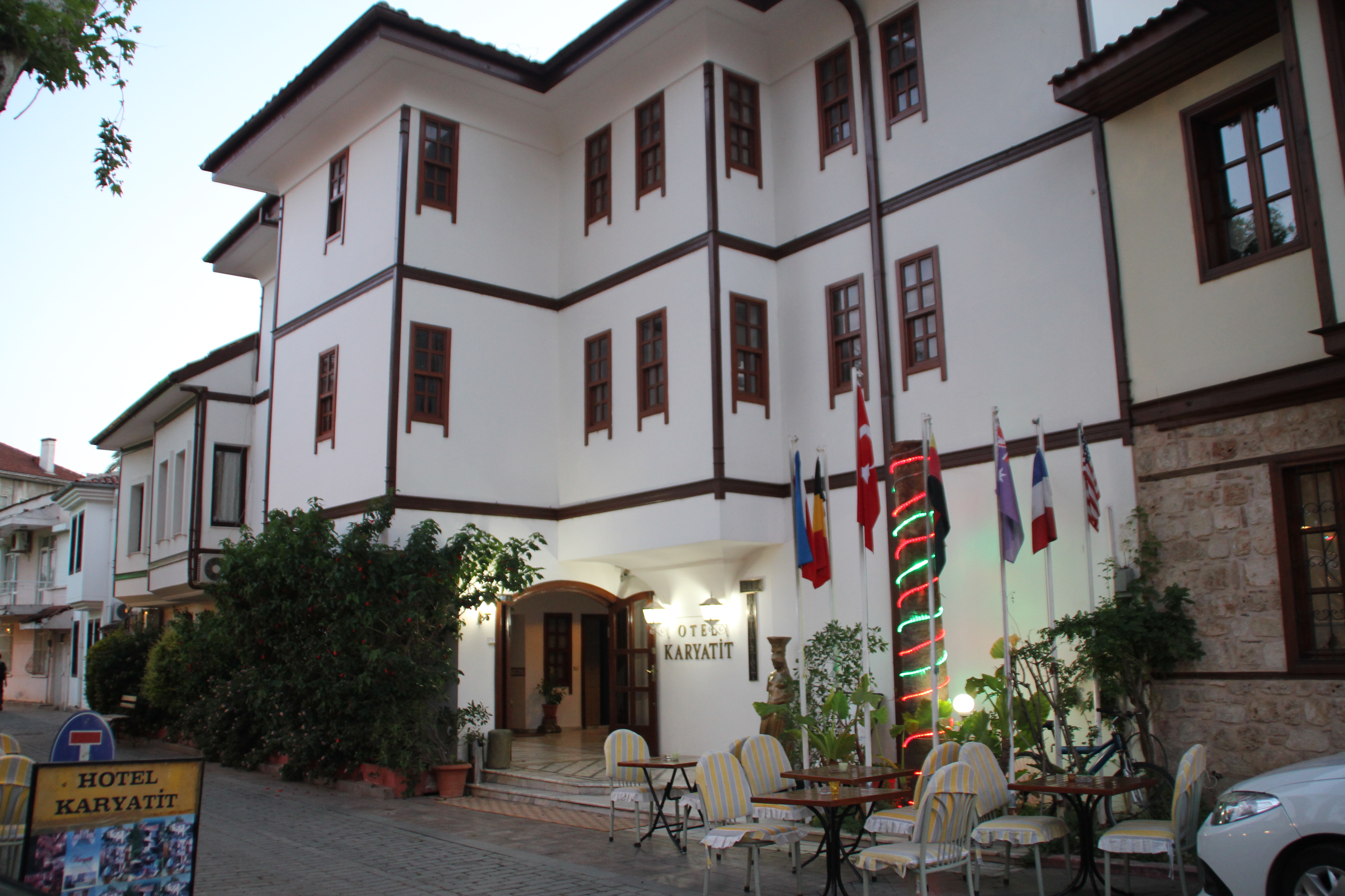 Karyatit Hotel
