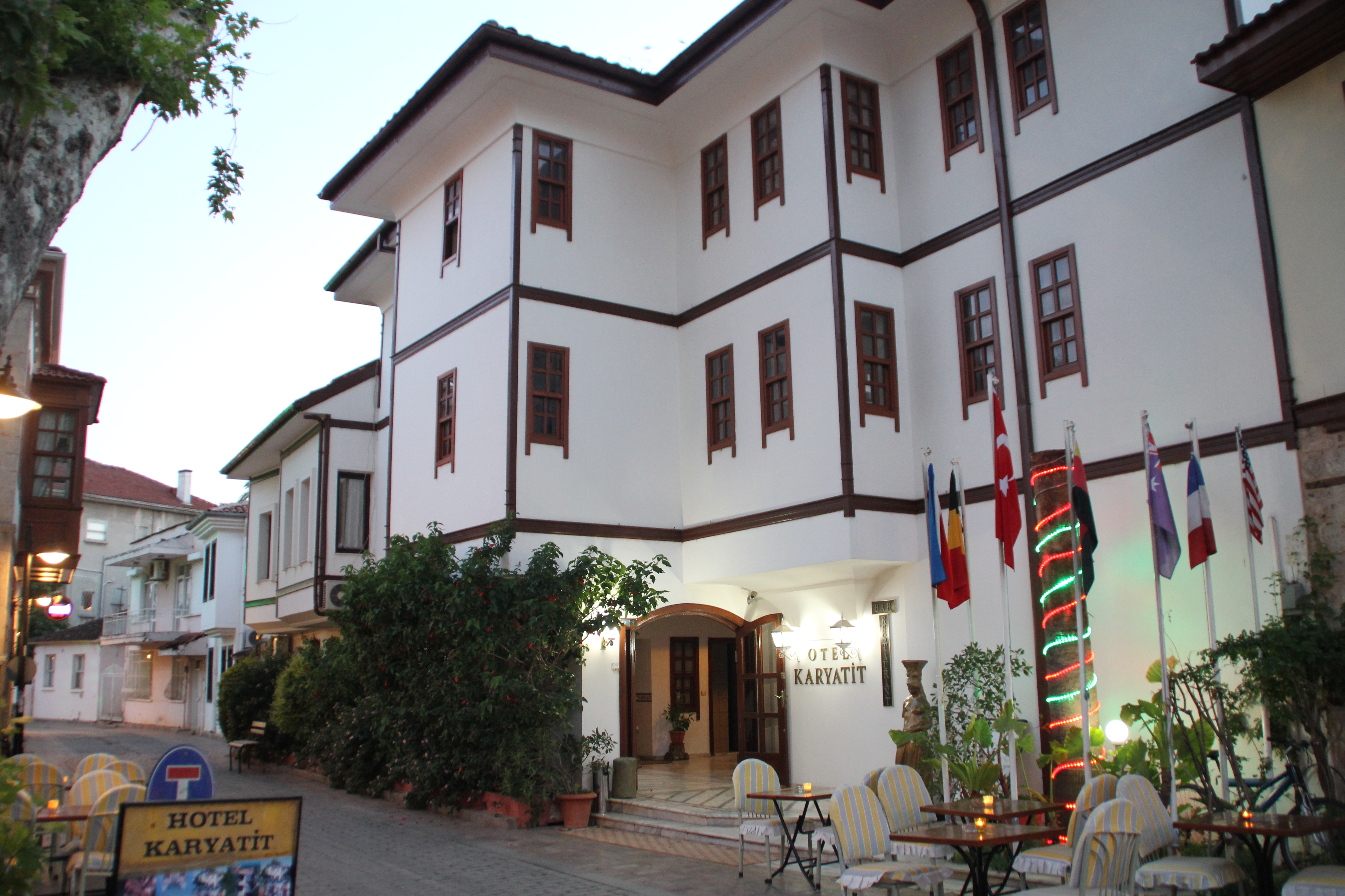 Karyatit Hotel