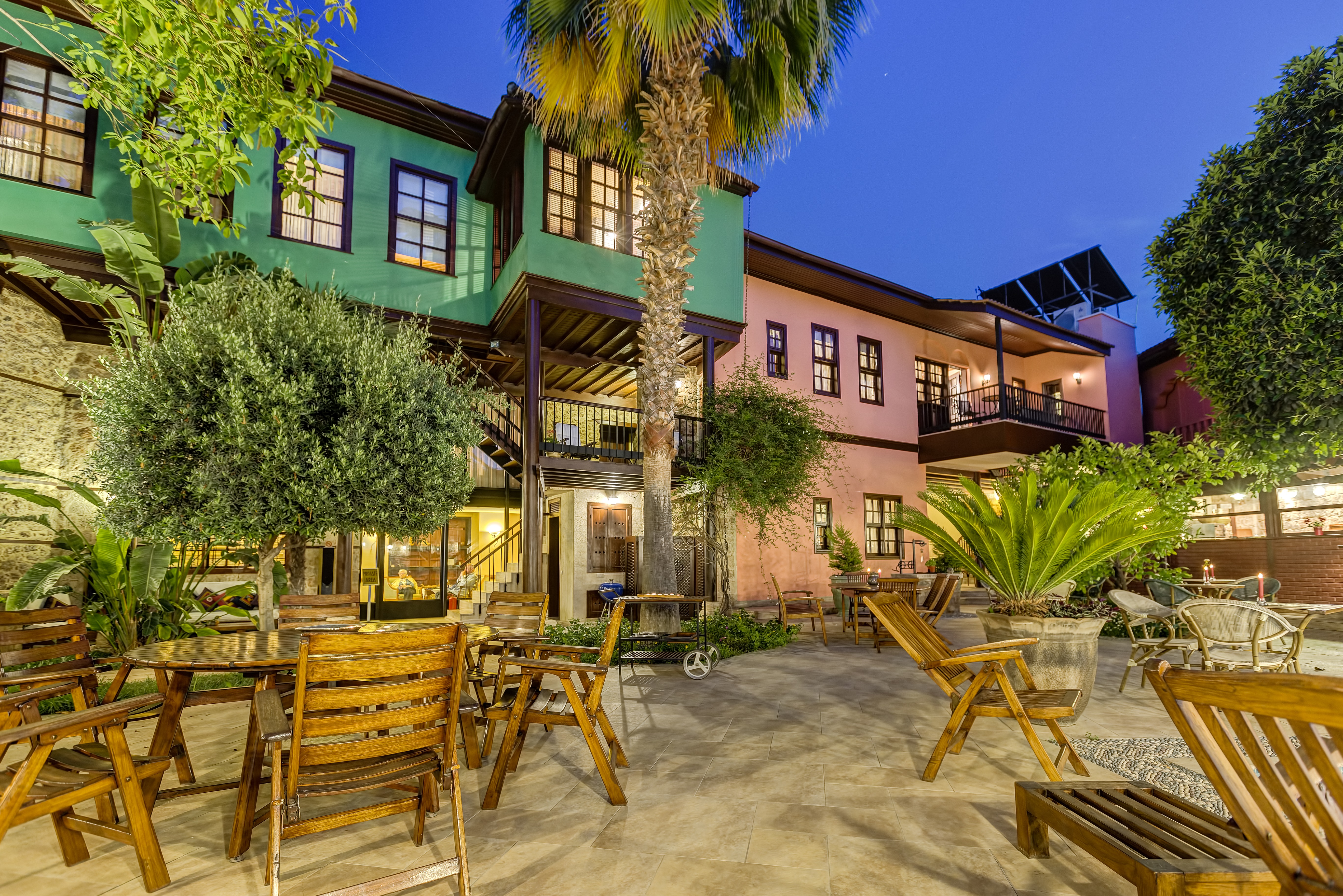 Kauçuk Hotel