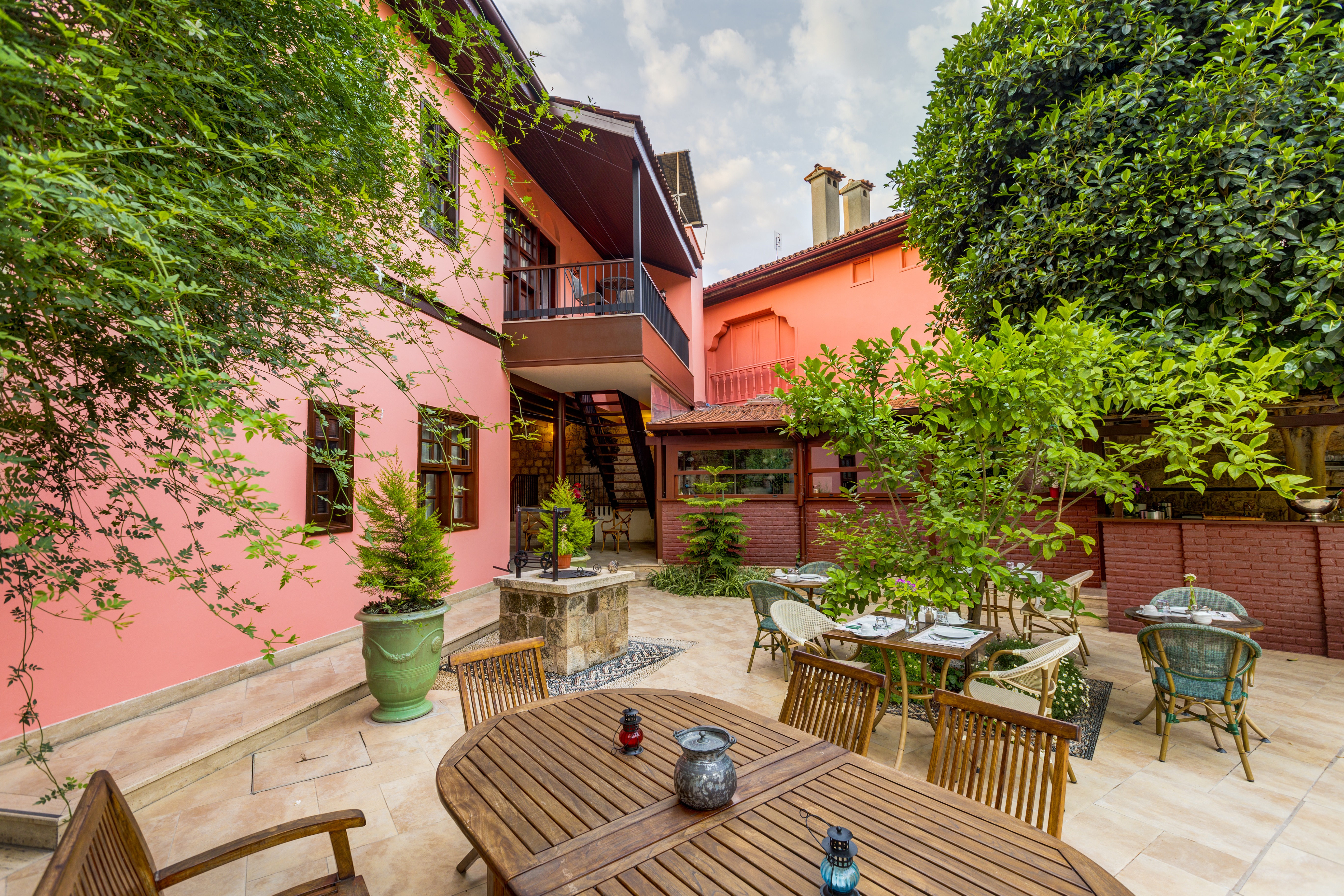 Kauçuk Hotel